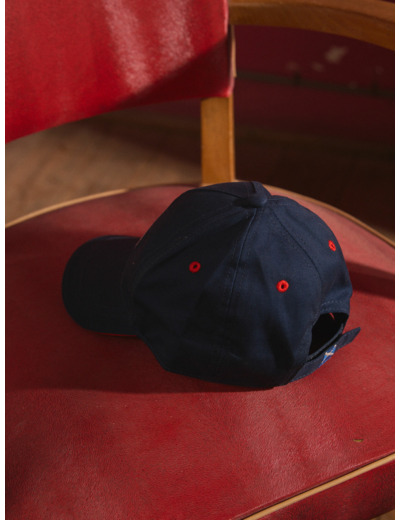 Casquette marine avec broderie voile