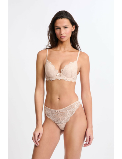 Tanga en dentelle,Tanga en dentelle;${refinementColor}