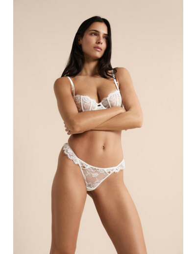 Tanga en dentelle,Tanga en dentelle;${refinementColor}