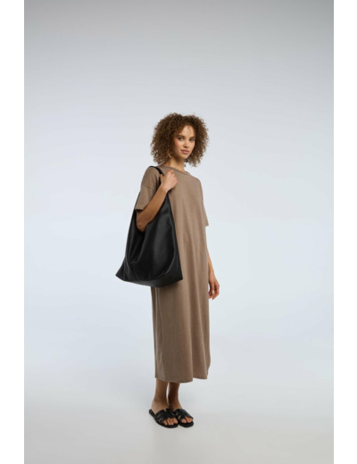 Robe ample et ajustée