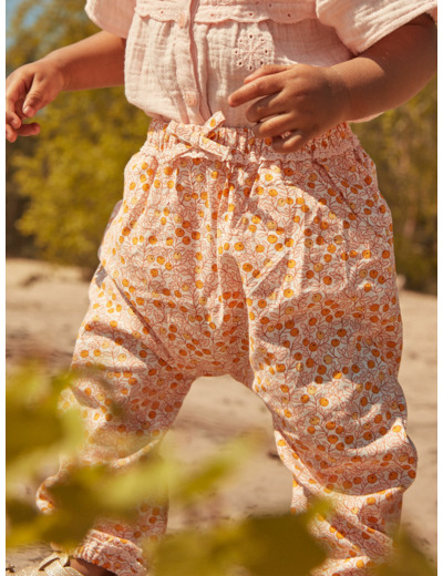 Pantalon écru et orange en popeline à imprimé feuilles et fruits