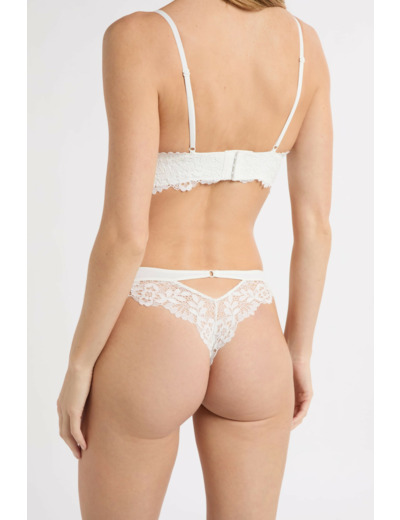 Tanga en dentelle,Tanga en dentelle;${refinementColor}