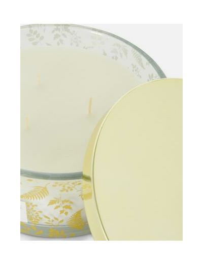 Bougie parfumée à trois mèches dans un pot automnal