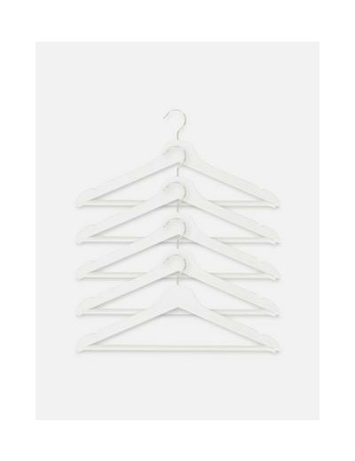 Lot de 5 cintres en bois