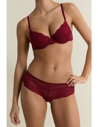 Shorty en dentelle,Shorty en dentelle;${refinementColor}