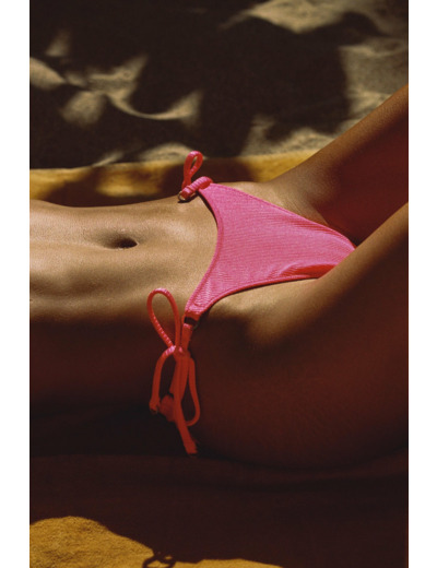 Bas de bikini taille haute avec découpe jambes