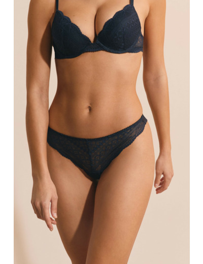 Tanga en dentelle,Tanga en dentelle;${refinementColor}