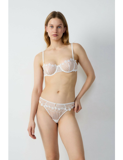 String en tulle brodé