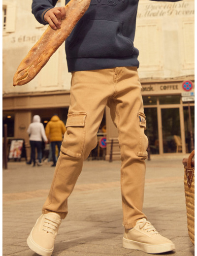 Pantalon cargo marron à poche brodée "Club" Garçon