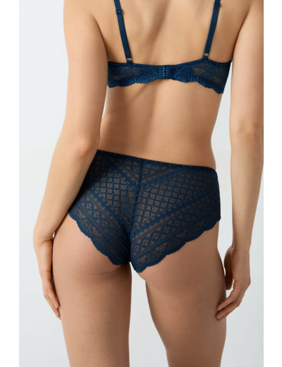 Shorty en dentelle,Shorty en dentelle;${refinementColor}