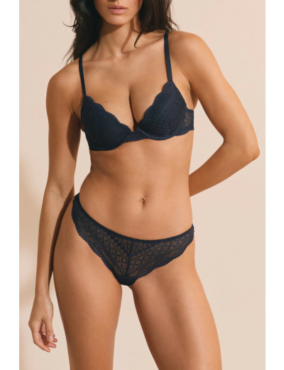 Tanga en dentelle,Tanga en dentelle;${refinementColor}