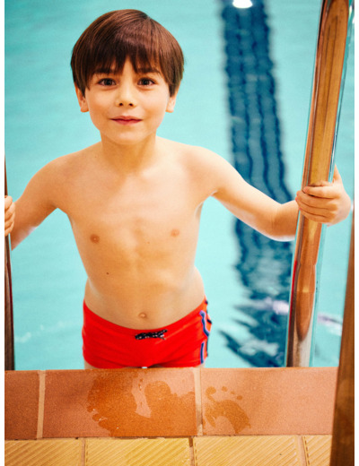 Maillot de bain rouge motif requin enfant garçon