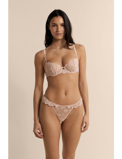 Tanga en dentelle,Tanga en dentelle;${refinementColor}