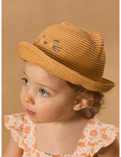 Chapeau de paille oreille