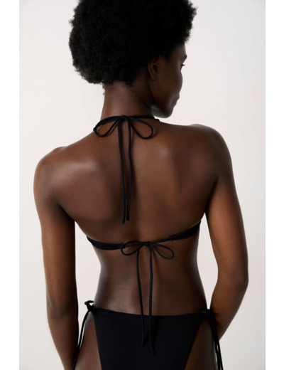 Triangle haut de maillot détail anneau