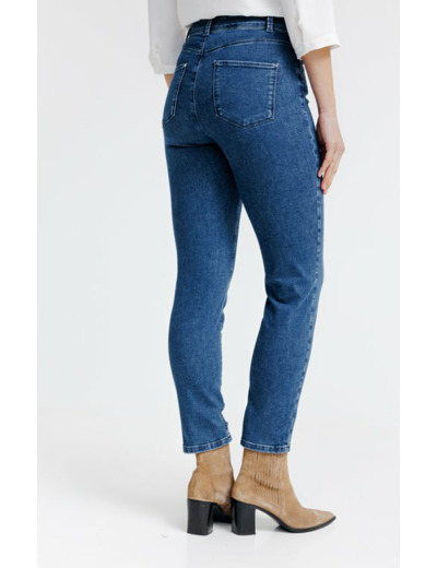 Pantalon denim slim et broderie cerise