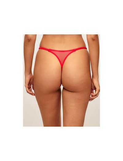 String en mesh brodé de fraises