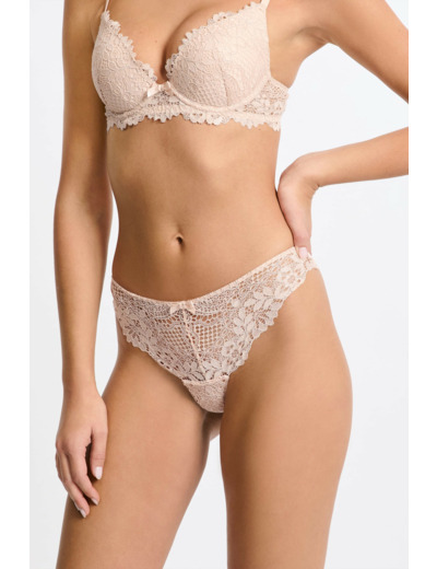 Tanga en dentelle,Tanga en dentelle;${refinementColor}