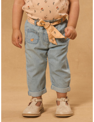 Pantalon en denim ceinture fleuri