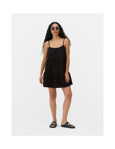 Mini robe à bretelles et superpositions