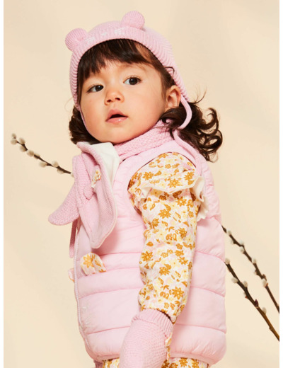 Bonnet rose en tricot avec oreilles 3D