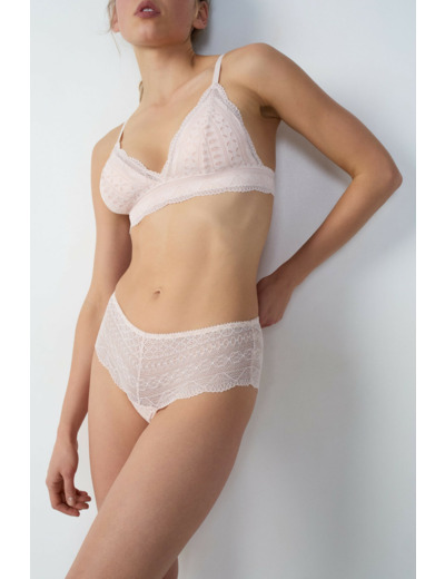 Shorty en dentelle,Shorty en dentelle;${refinementColor}